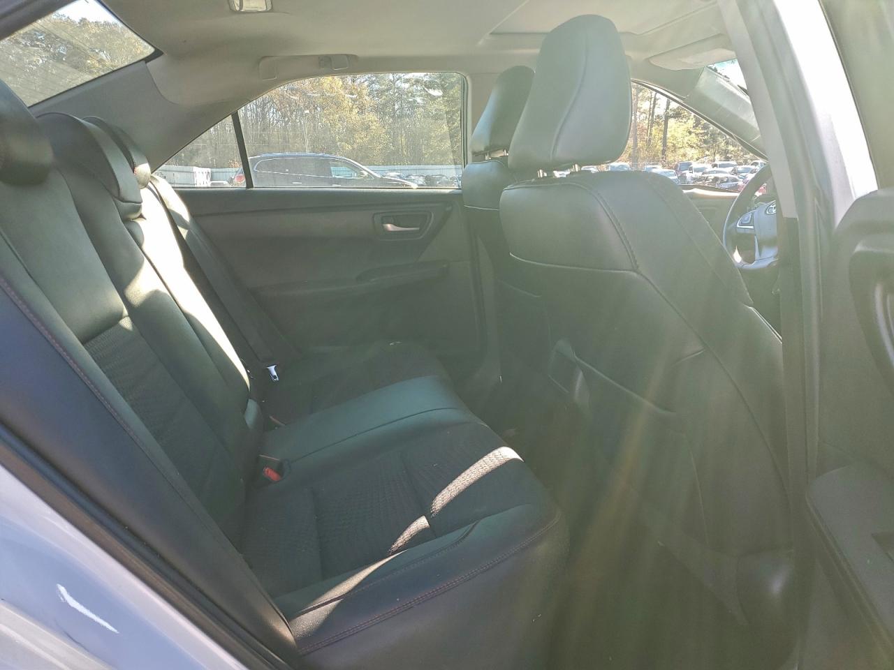 2015 TOYOTA CAMRY LE photo 28