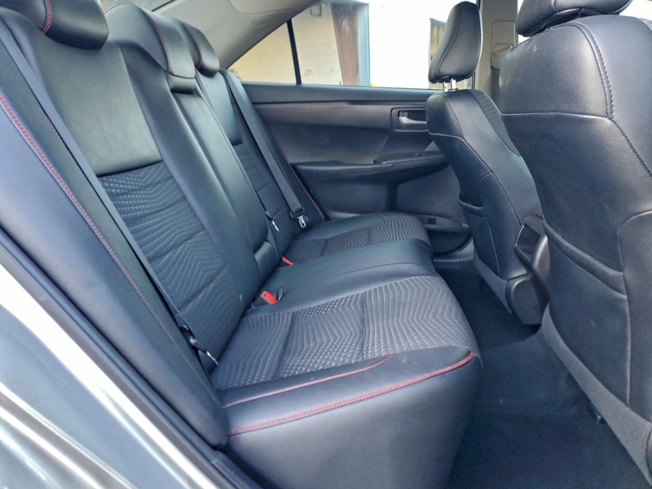2015 TOYOTA CAMRY LE photo 10