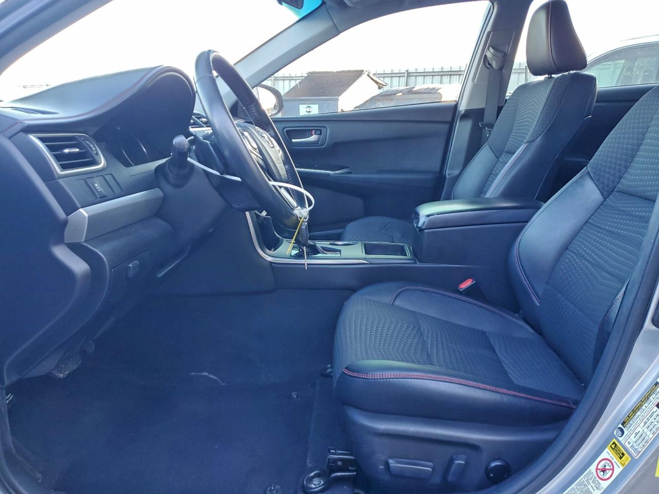 2015 TOYOTA CAMRY LE photo 7