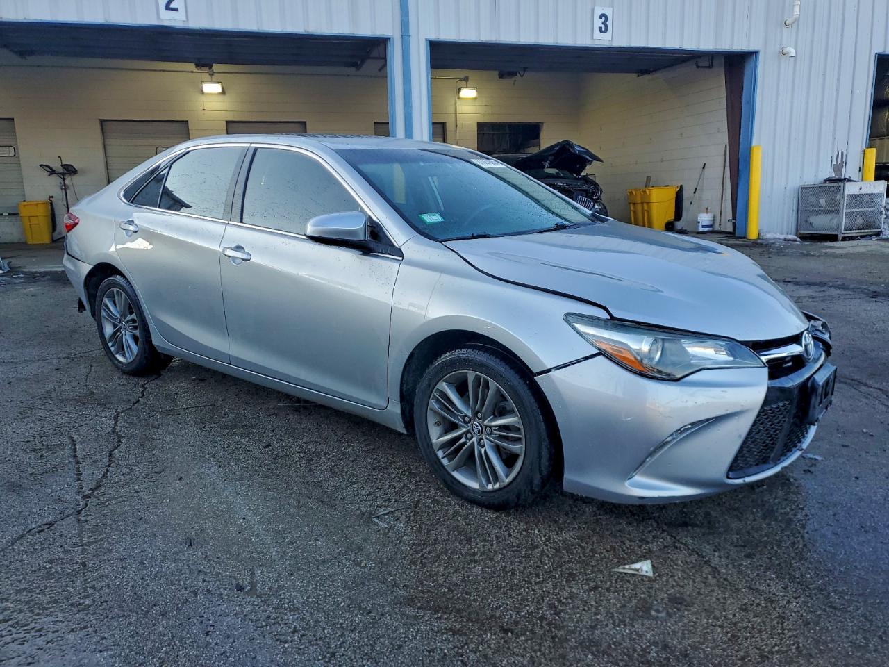 2015 TOYOTA CAMRY LE photo 4