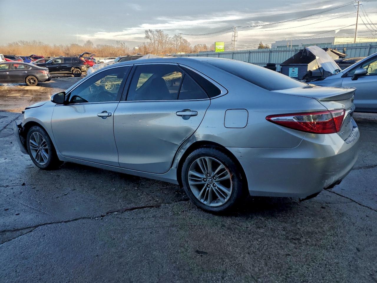 2015 TOYOTA CAMRY LE photo 2