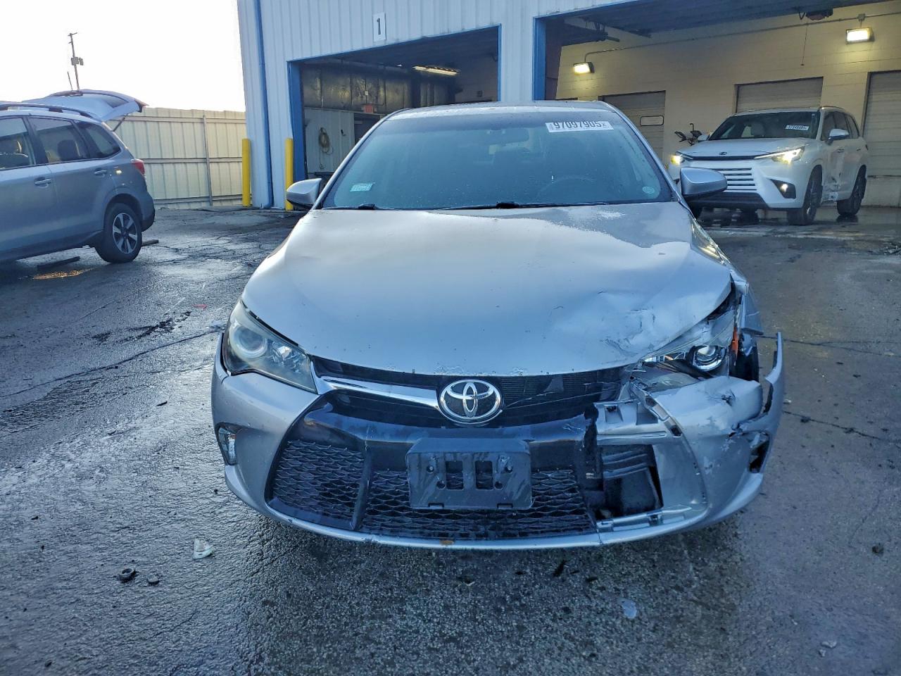 2015 TOYOTA CAMRY LE photo 5