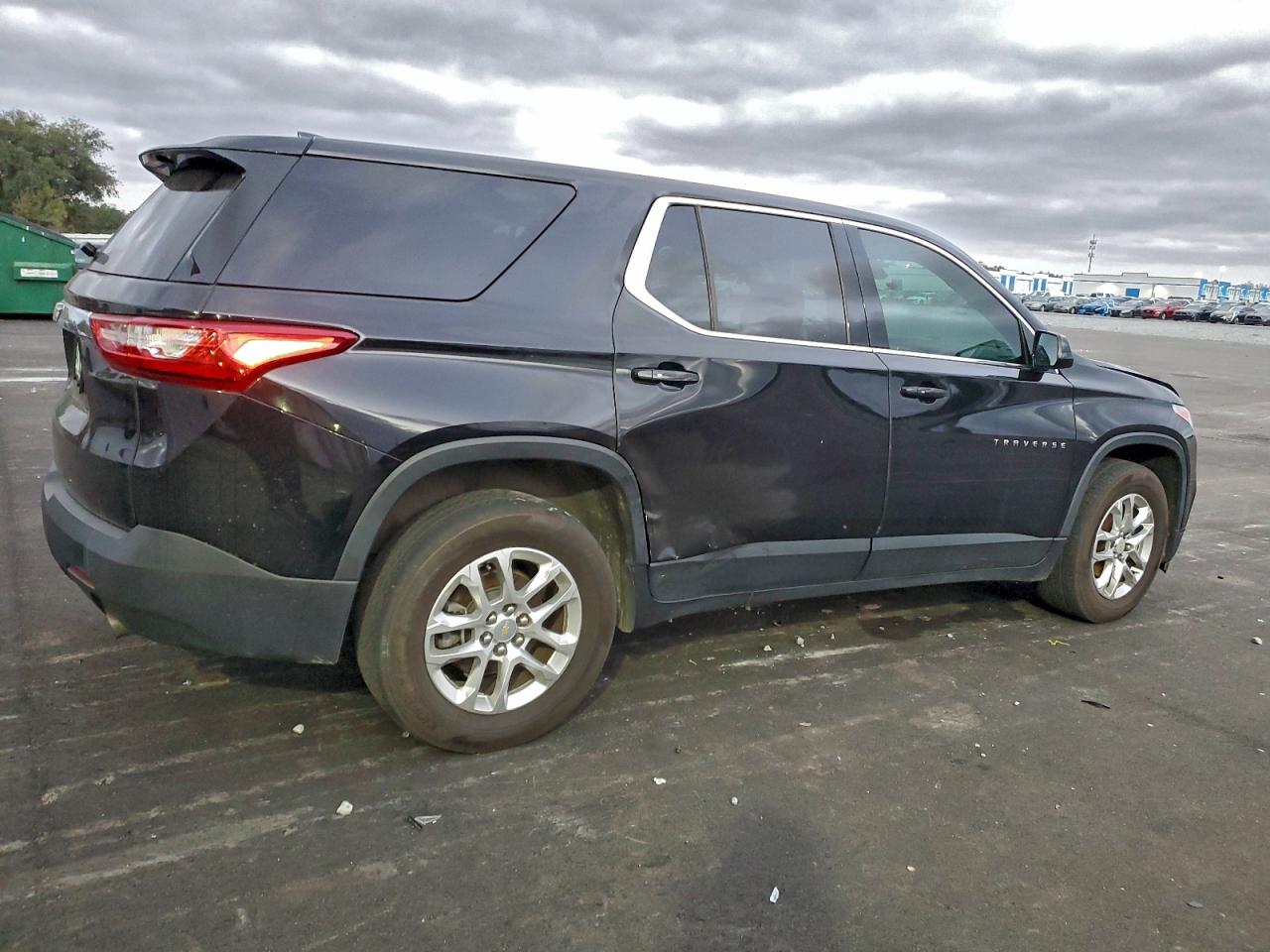 2020 CHEVROLET TRAVERSE LS photo 3