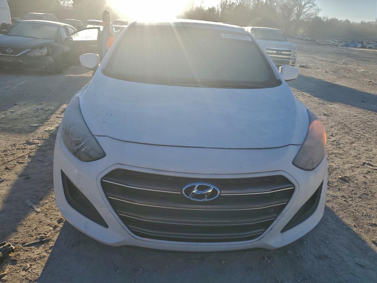 2017 HYUNDAI ELANTRA GT photo 9