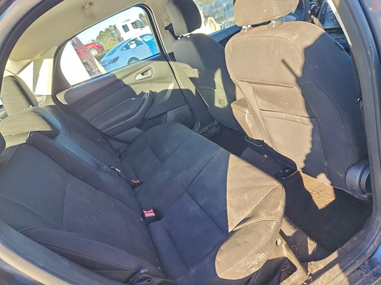 2017 FORD FOCUS SE photo 19