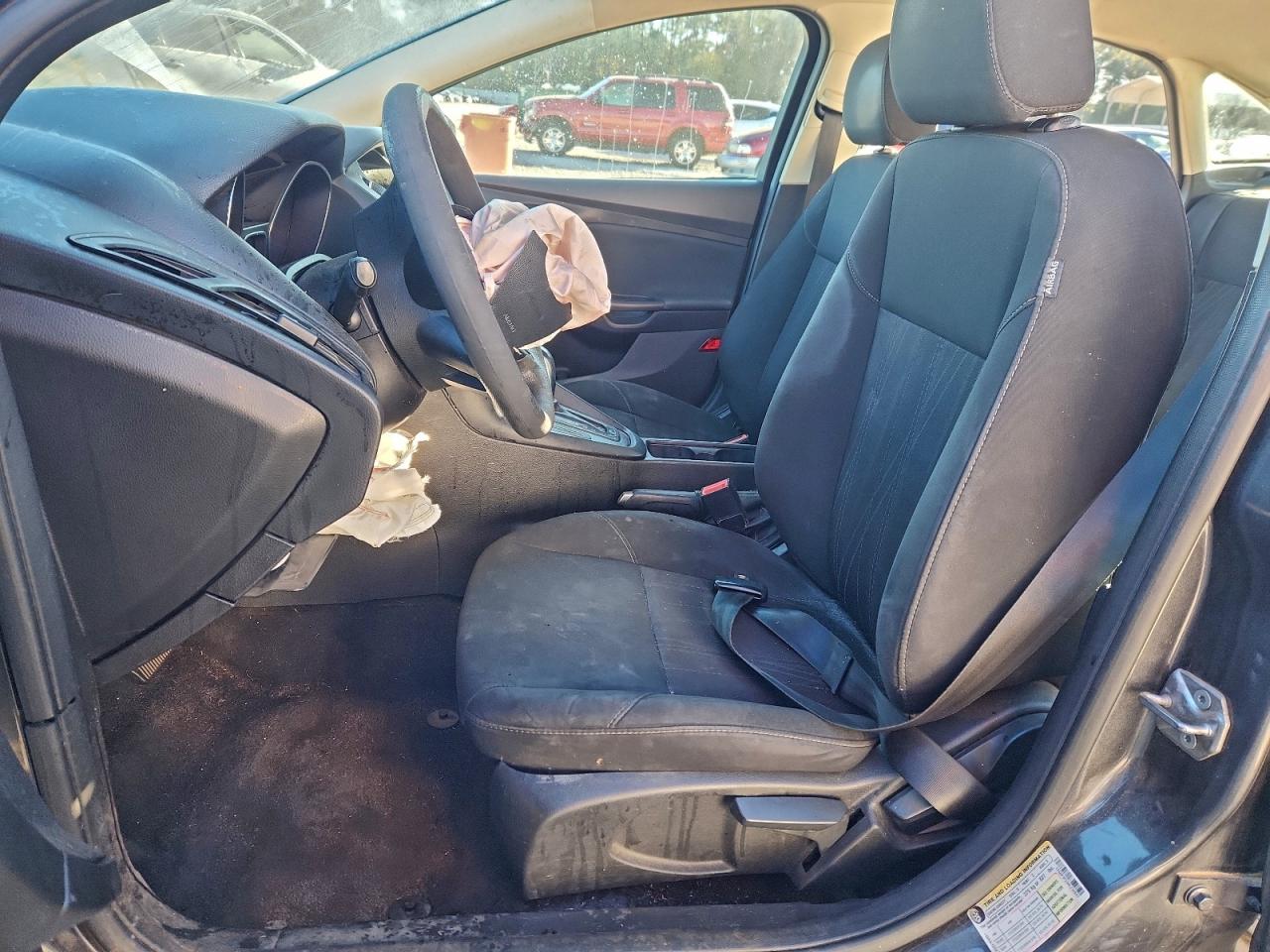 2017 FORD FOCUS SE photo 13