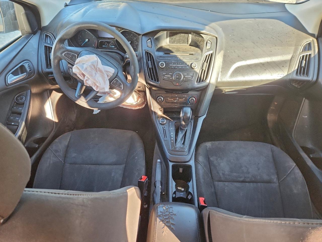 2017 FORD FOCUS SE photo 15