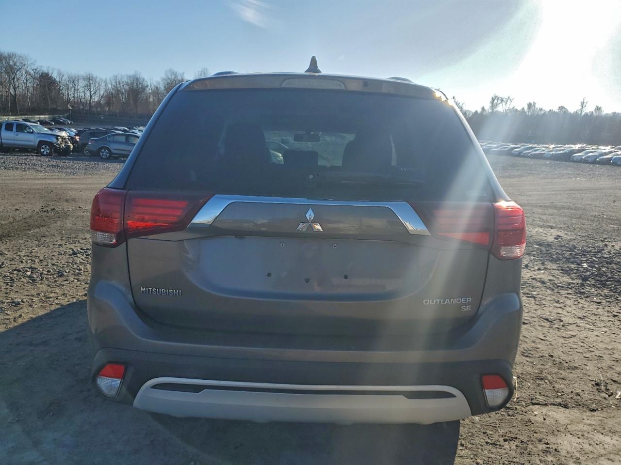 2019 MITSUBISHI OUTLANDER SE photo 6