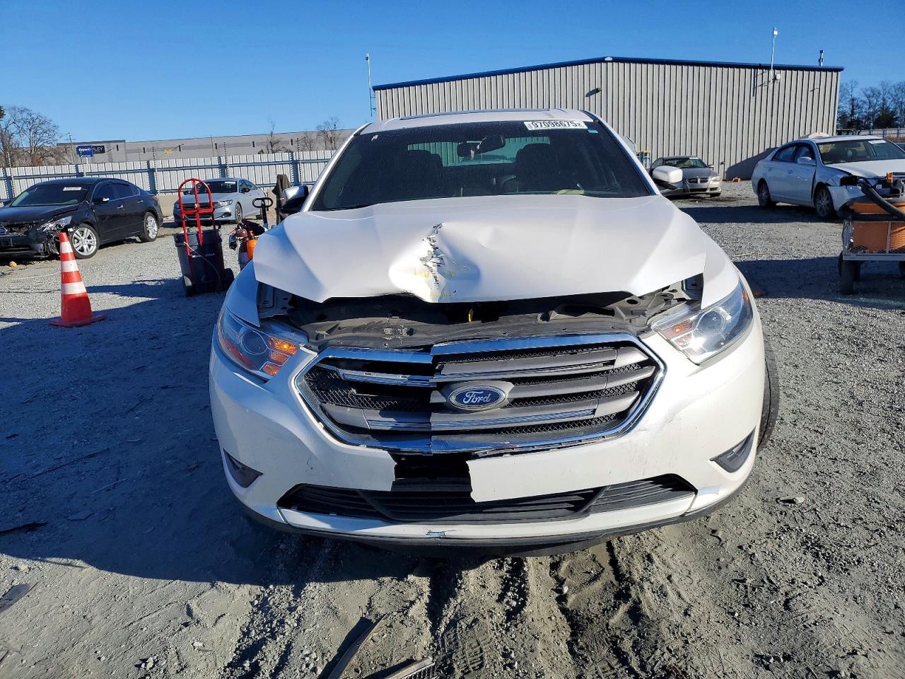 2015 FORD TAURUS SEL photo 5