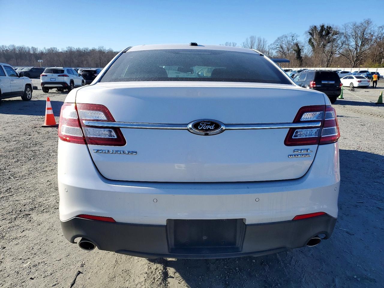 2015 FORD TAURUS SEL photo 6