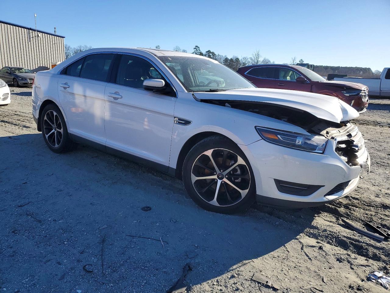 2015 FORD TAURUS SEL photo 4