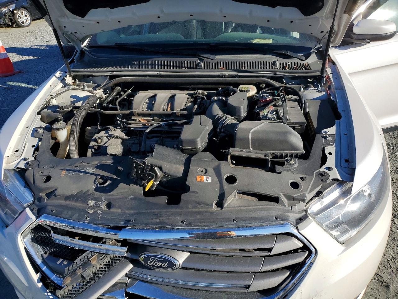 2015 FORD TAURUS SEL photo 11