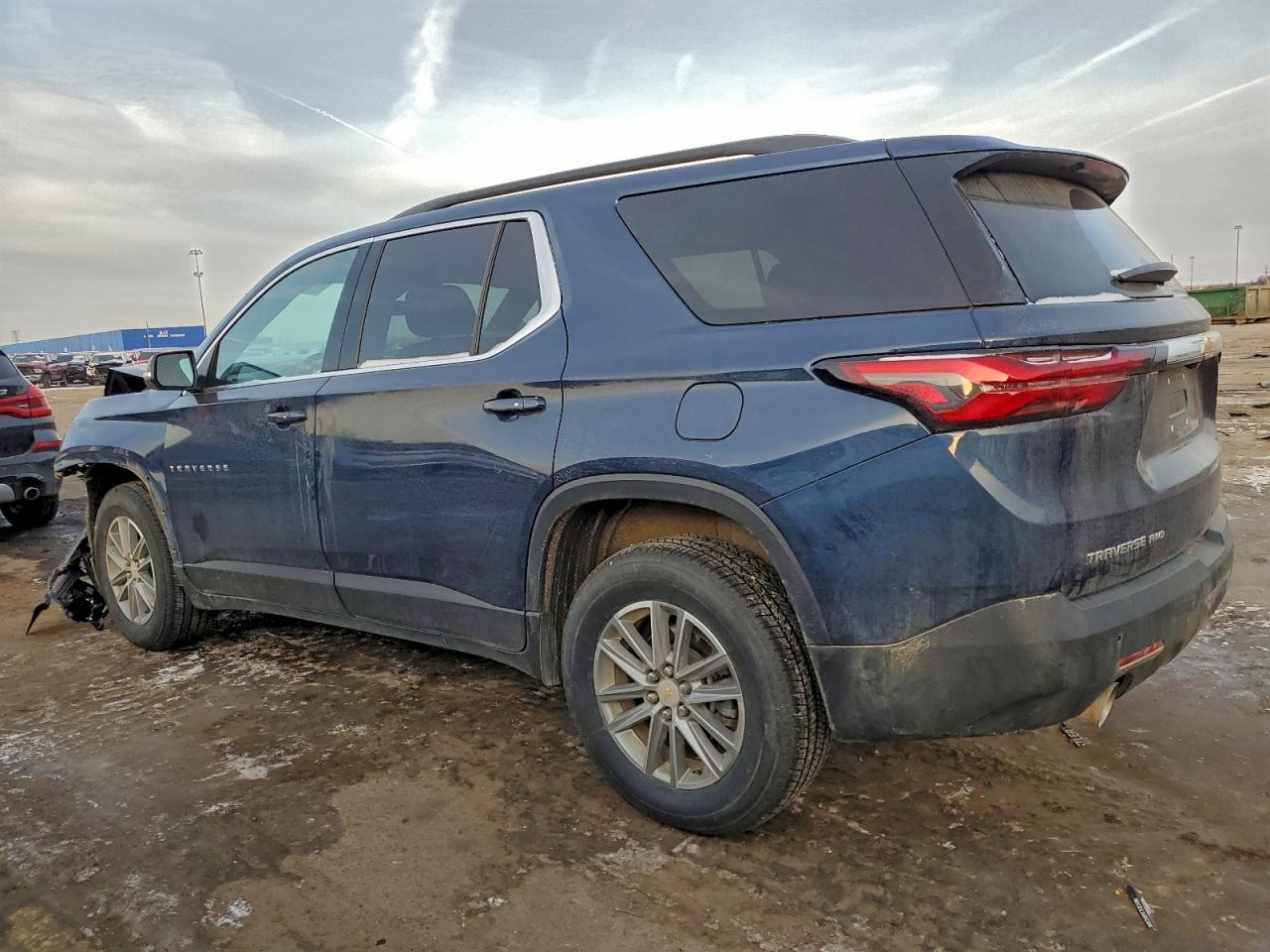 2023 CHEVROLET TRAVERSE LT photo 3