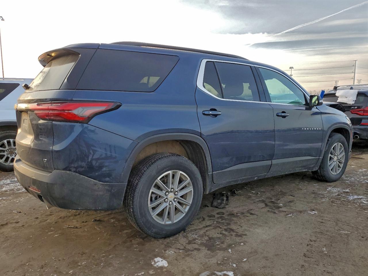 2023 CHEVROLET TRAVERSE LT photo 5