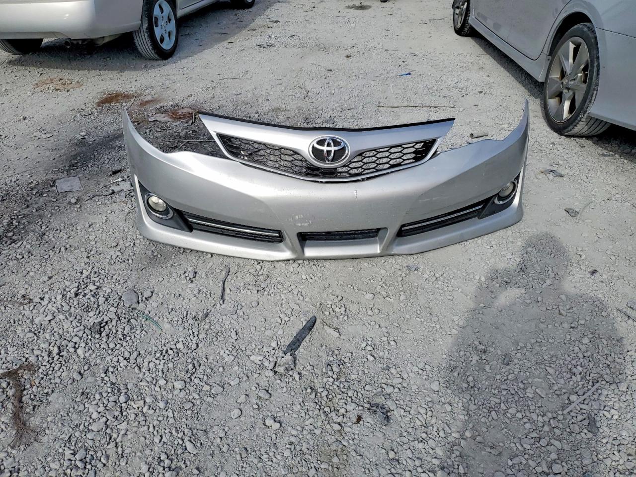 2012 TOYOTA CAMRY SE photo 23