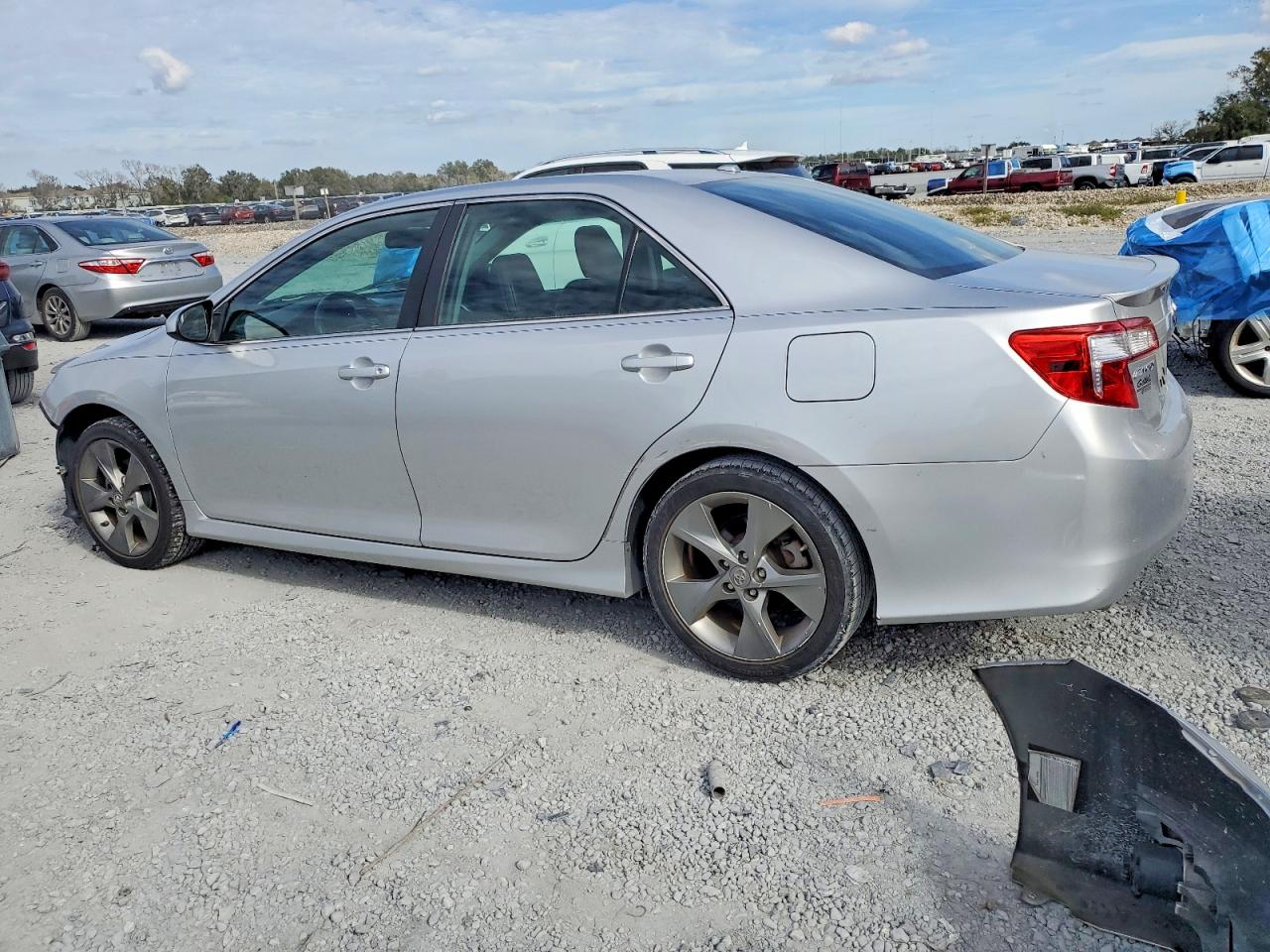 2012 TOYOTA CAMRY SE photo 3