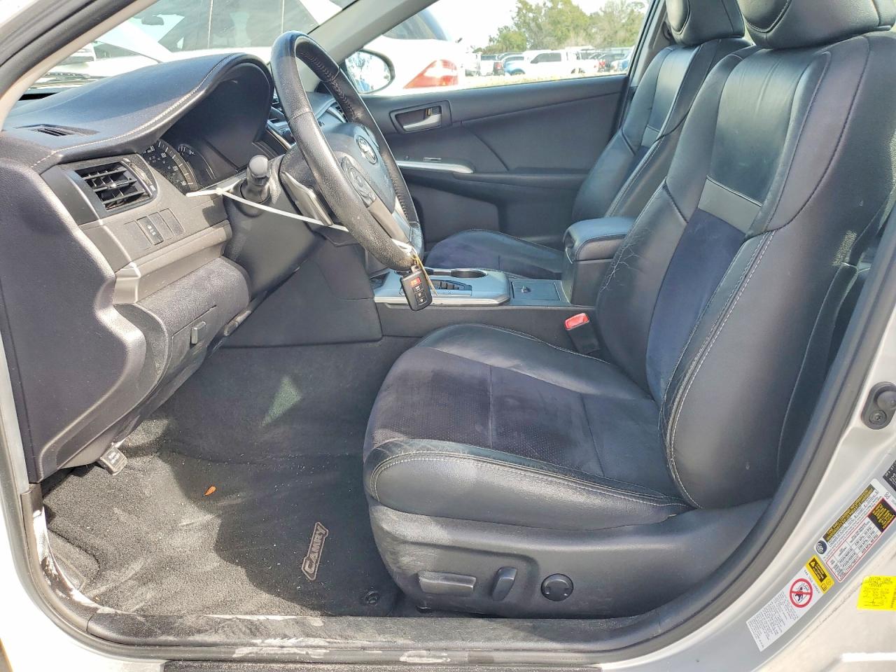 2012 TOYOTA CAMRY SE photo 13