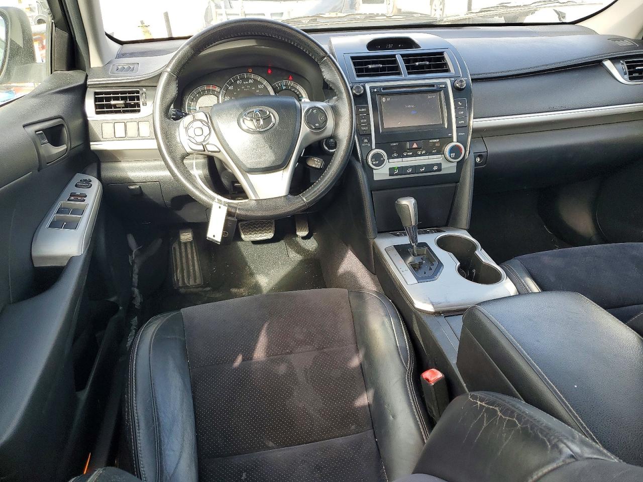 2012 TOYOTA CAMRY SE photo 15