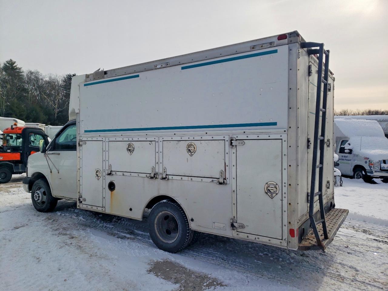 2003 GMC SAVANA CUTAWAY G3500 photo 3