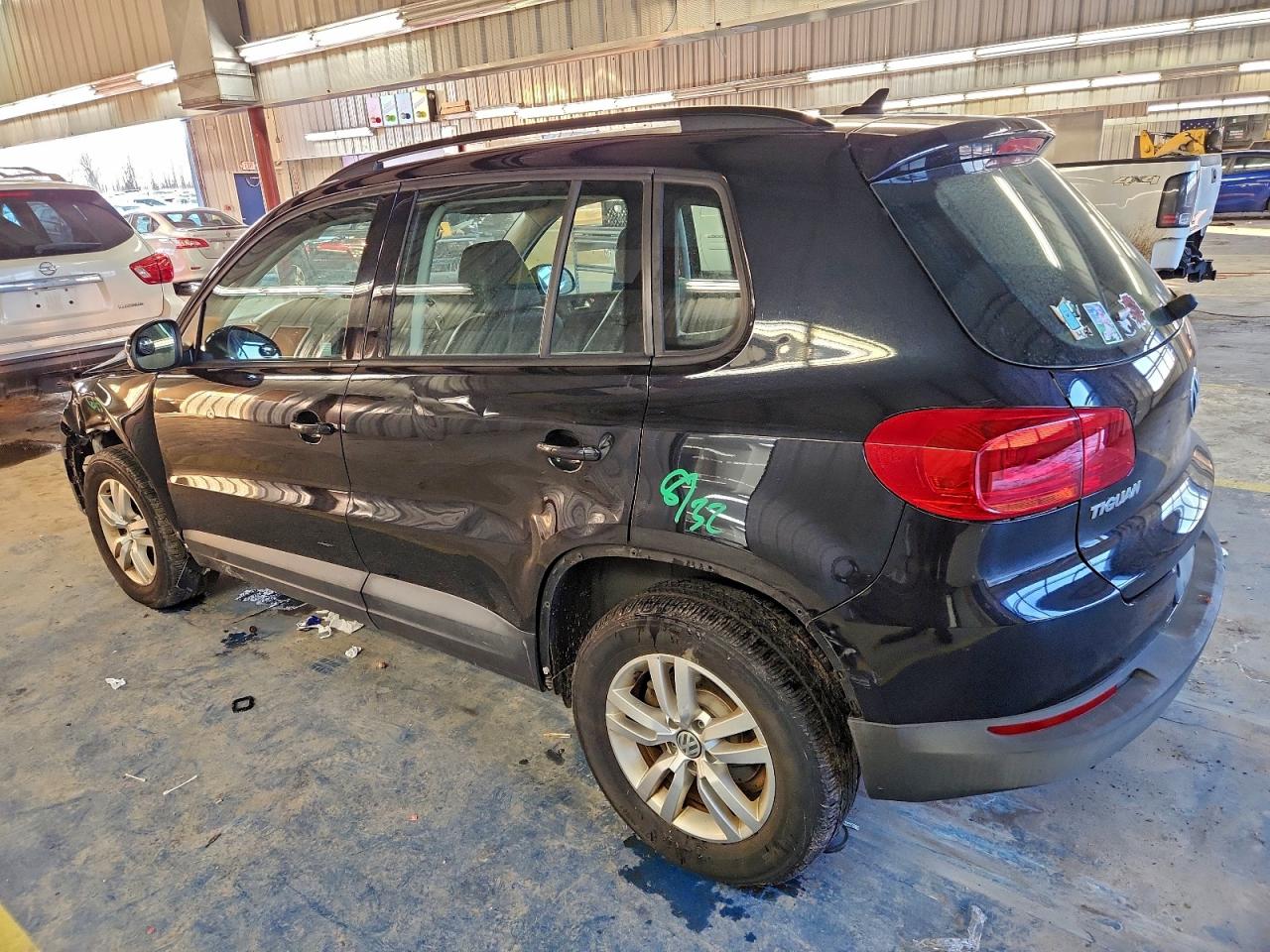 2017 VOLKSWAGEN TIGUAN S photo 2