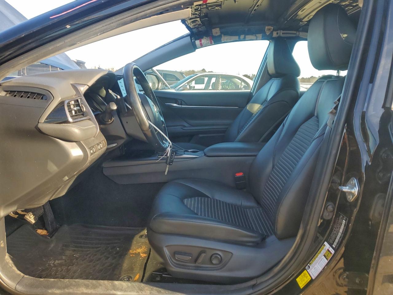 2021 TOYOTA CAMRY SE photo 7