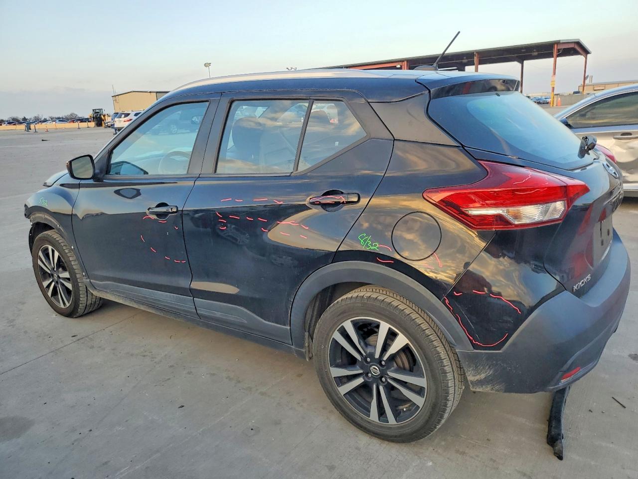 2018 NISSAN KICKS S photo 2