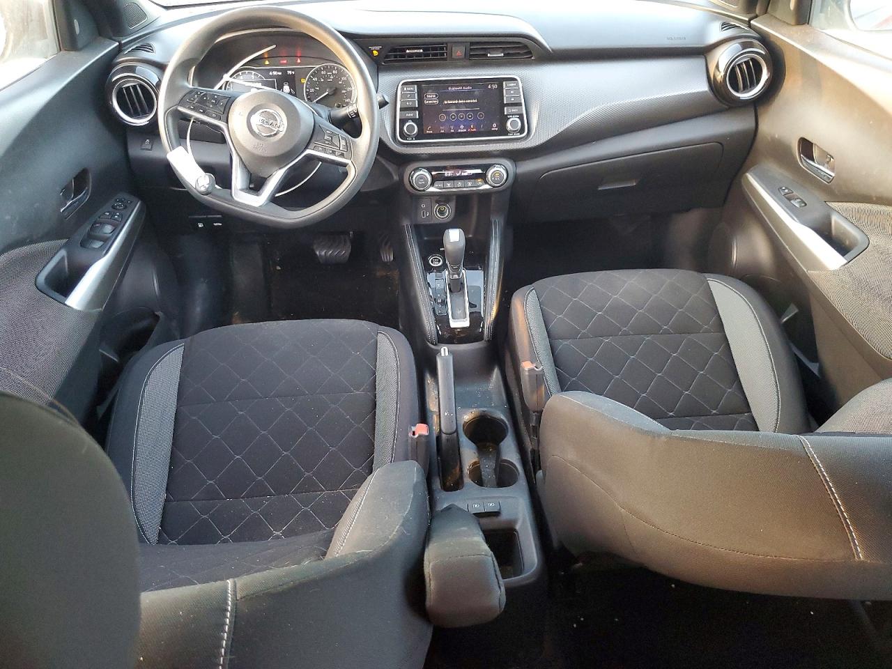 2018 NISSAN KICKS S photo 8