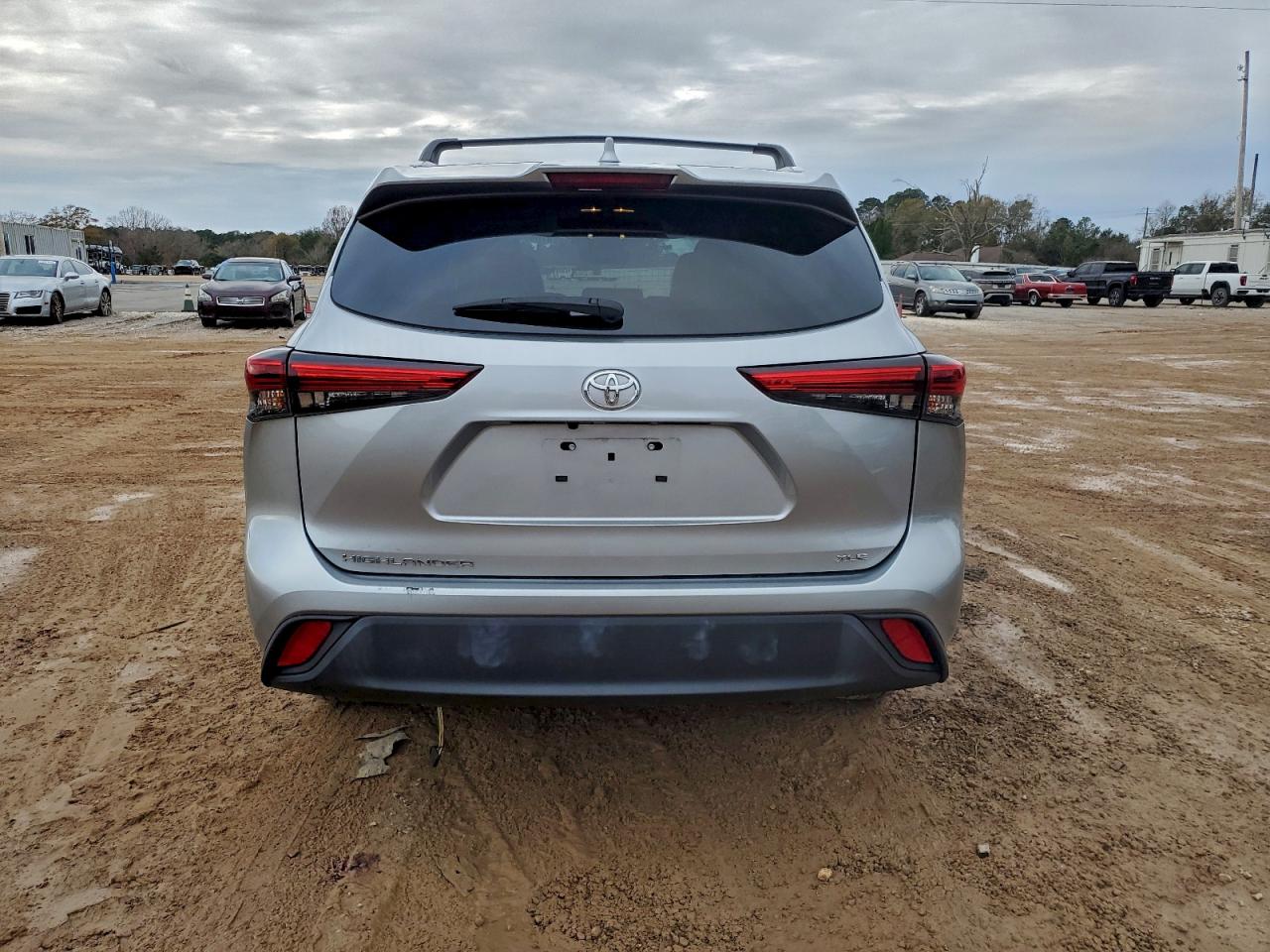 2022 TOYOTA HIGHLANDER XLE photo 11