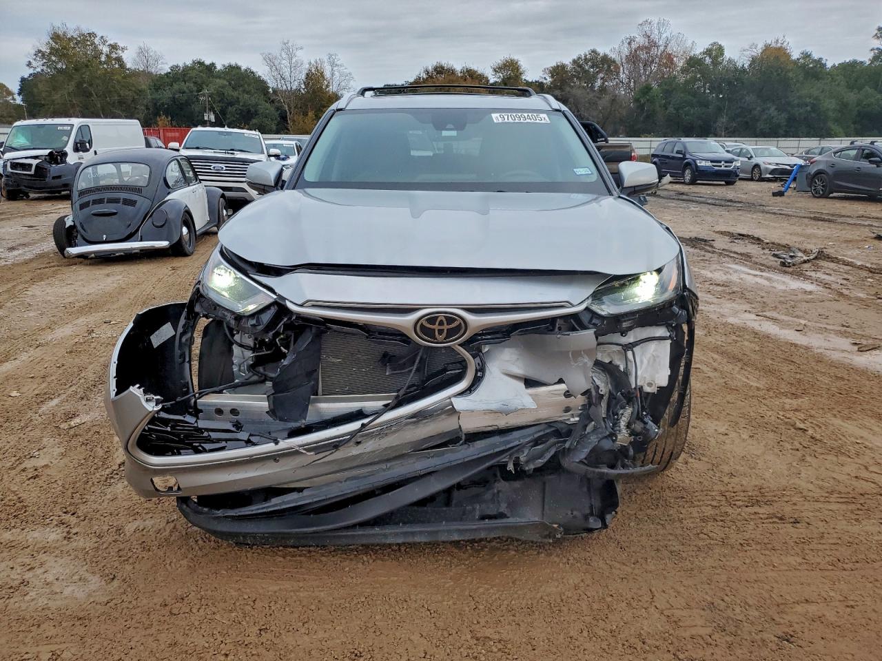 2022 TOYOTA HIGHLANDER XLE photo 9