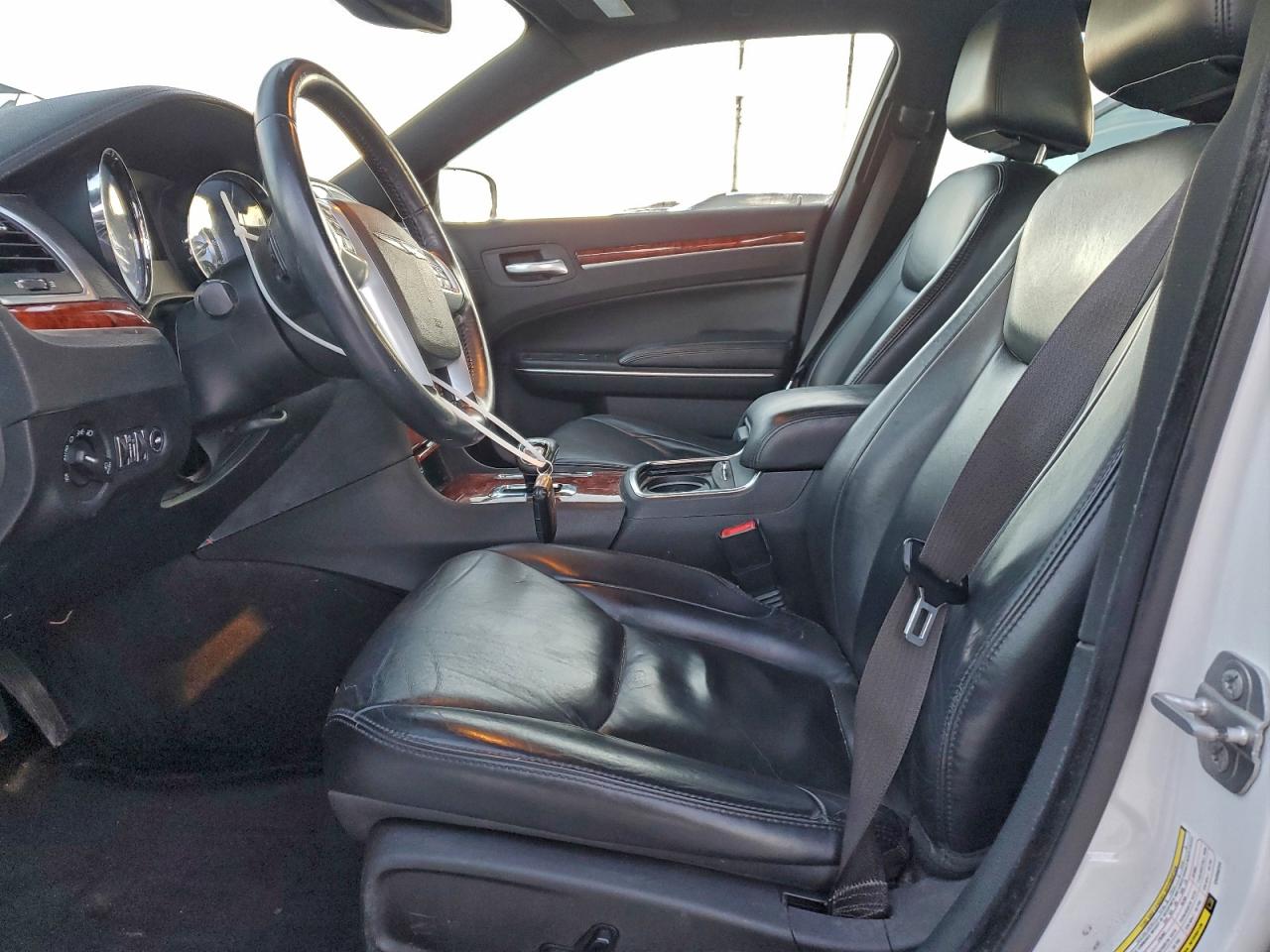2014 CHRYSLER 300 photo 19