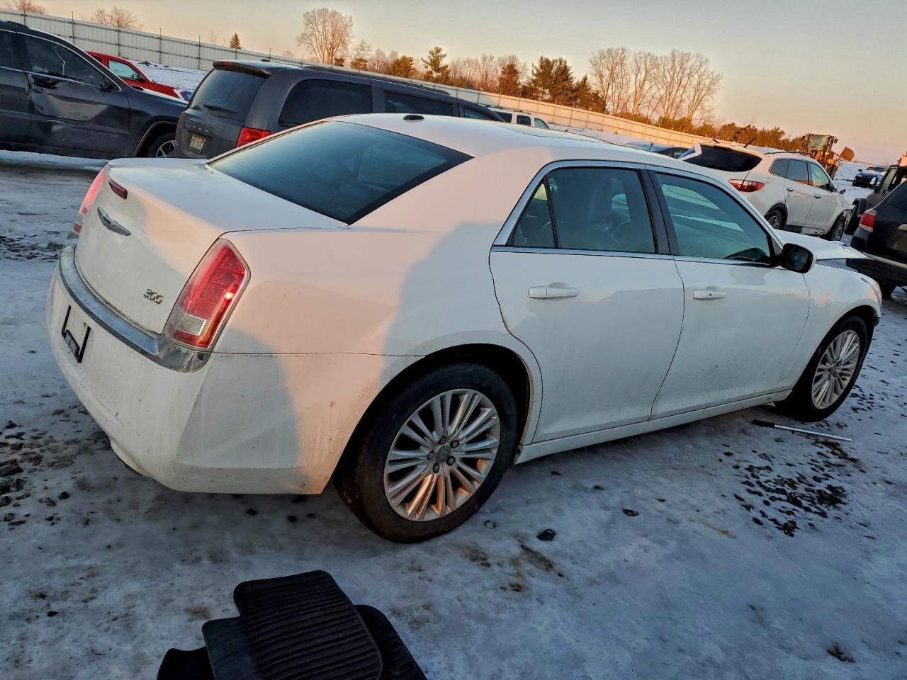 2014 CHRYSLER 300 photo 7