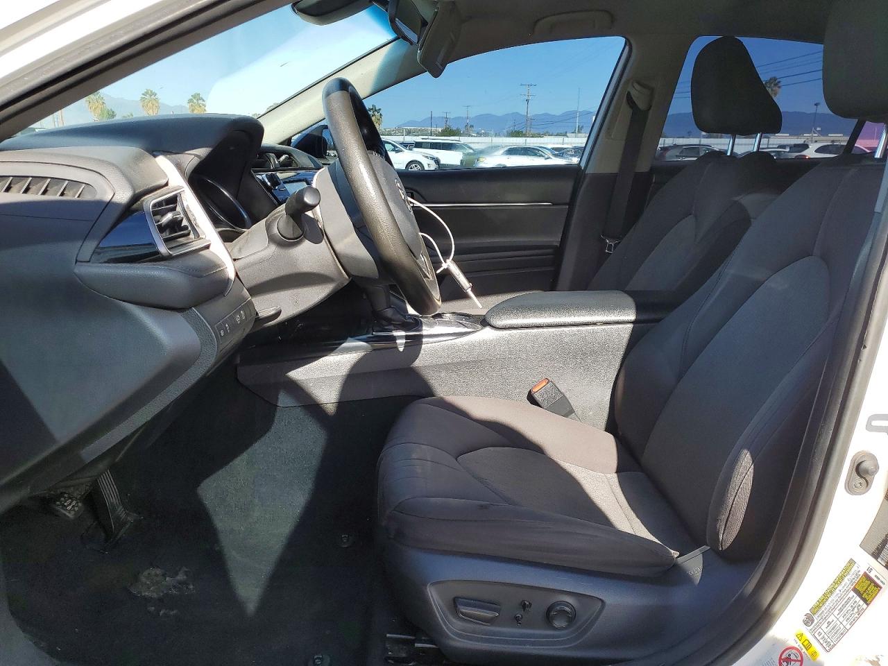 2019 TOYOTA CAMRY L photo 7