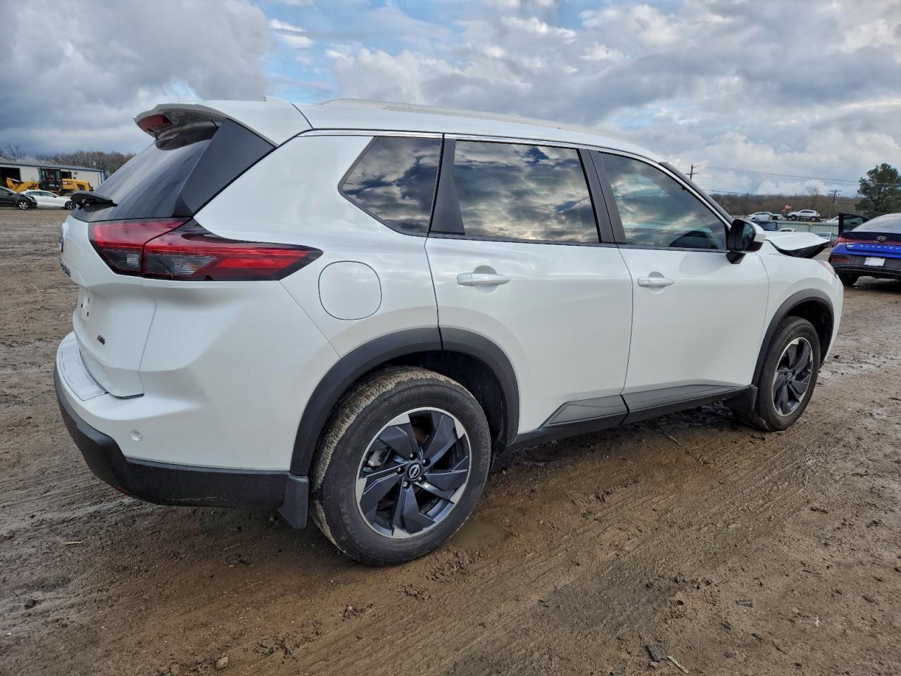 2025 NISSAN ROGUE SV photo 5