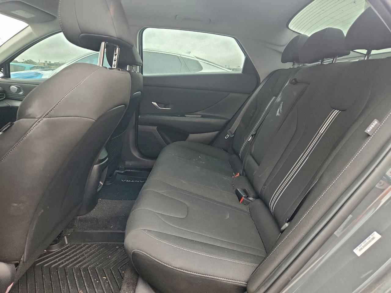 2025 HYUNDAI ELANTRA SEL photo 28