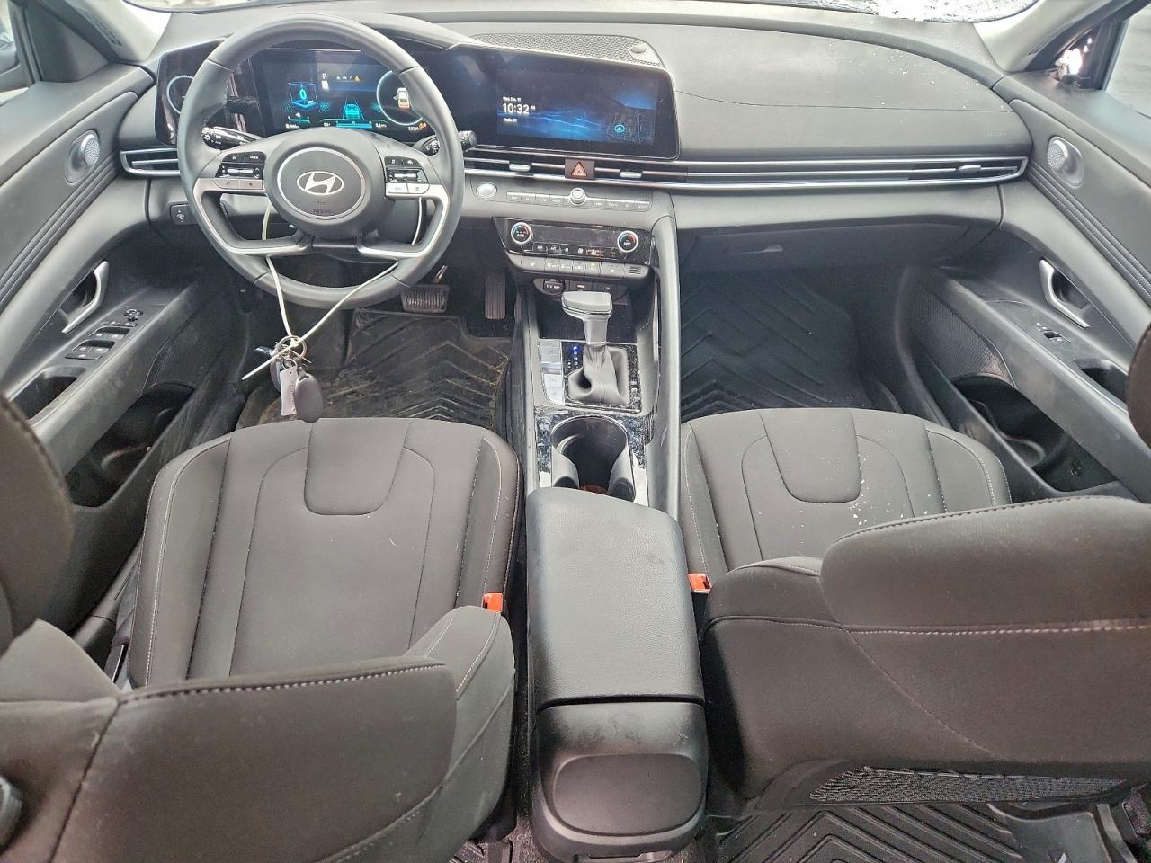 2025 HYUNDAI ELANTRA SEL photo 22