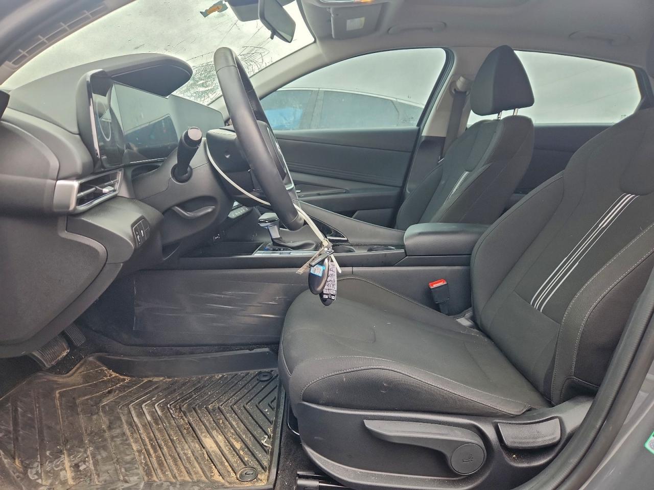 2025 HYUNDAI ELANTRA SEL photo 19