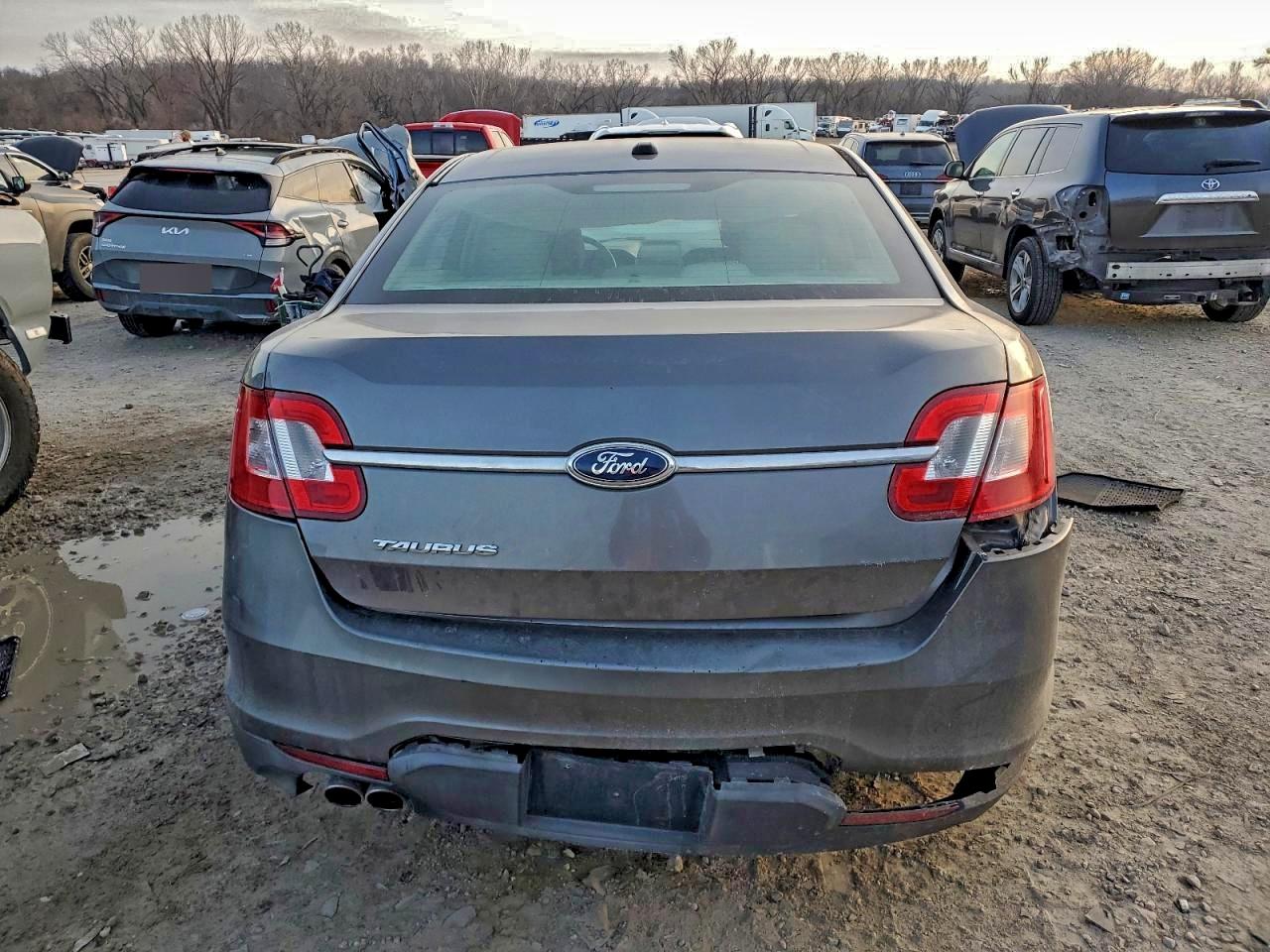 2012 FORD TAURUS SE photo 6