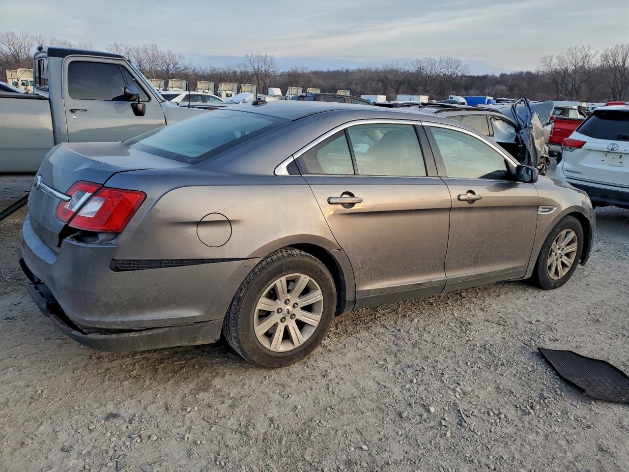 2012 FORD TAURUS SE photo 3