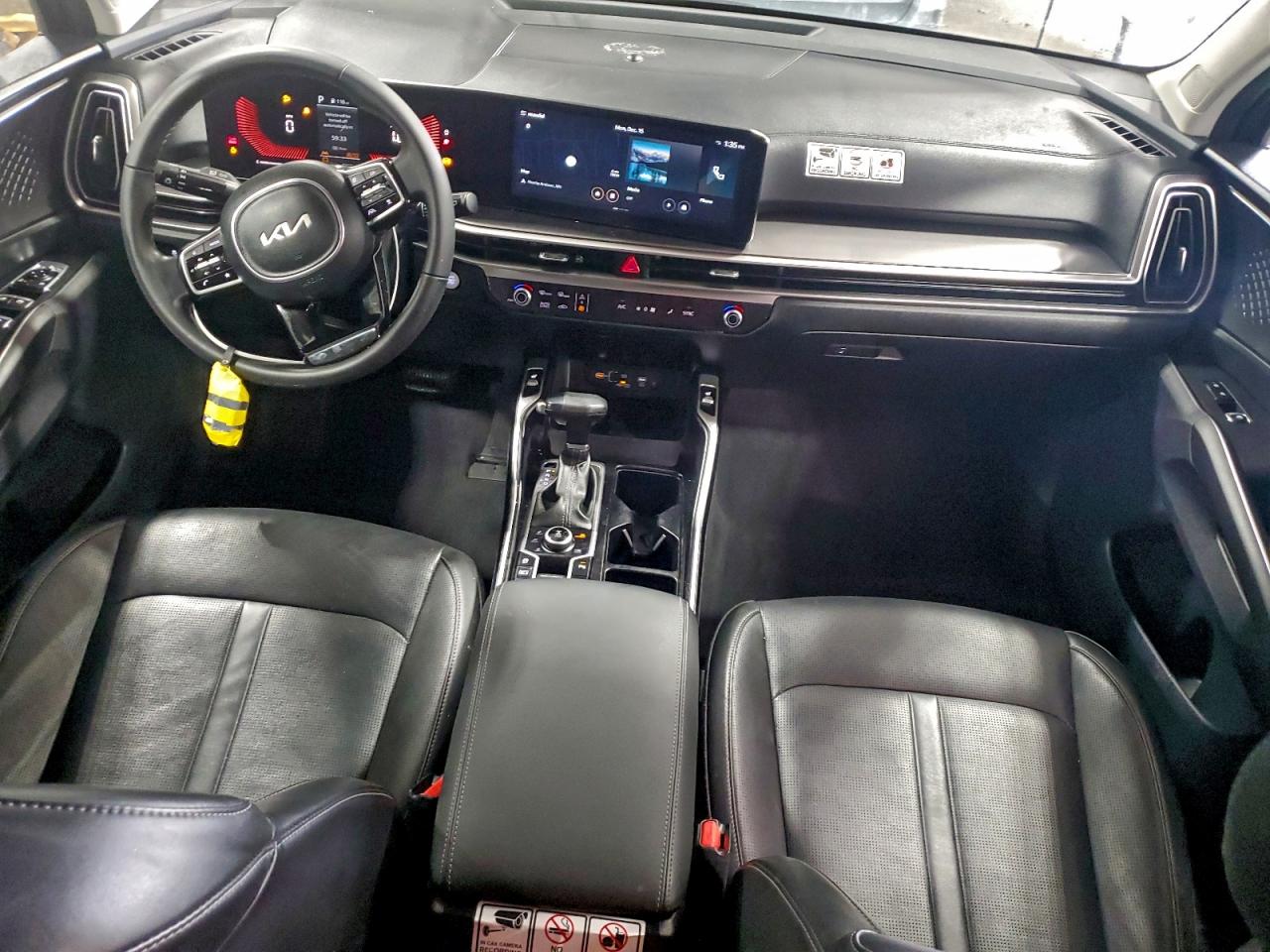 2024 KIA SORENTO S photo 8