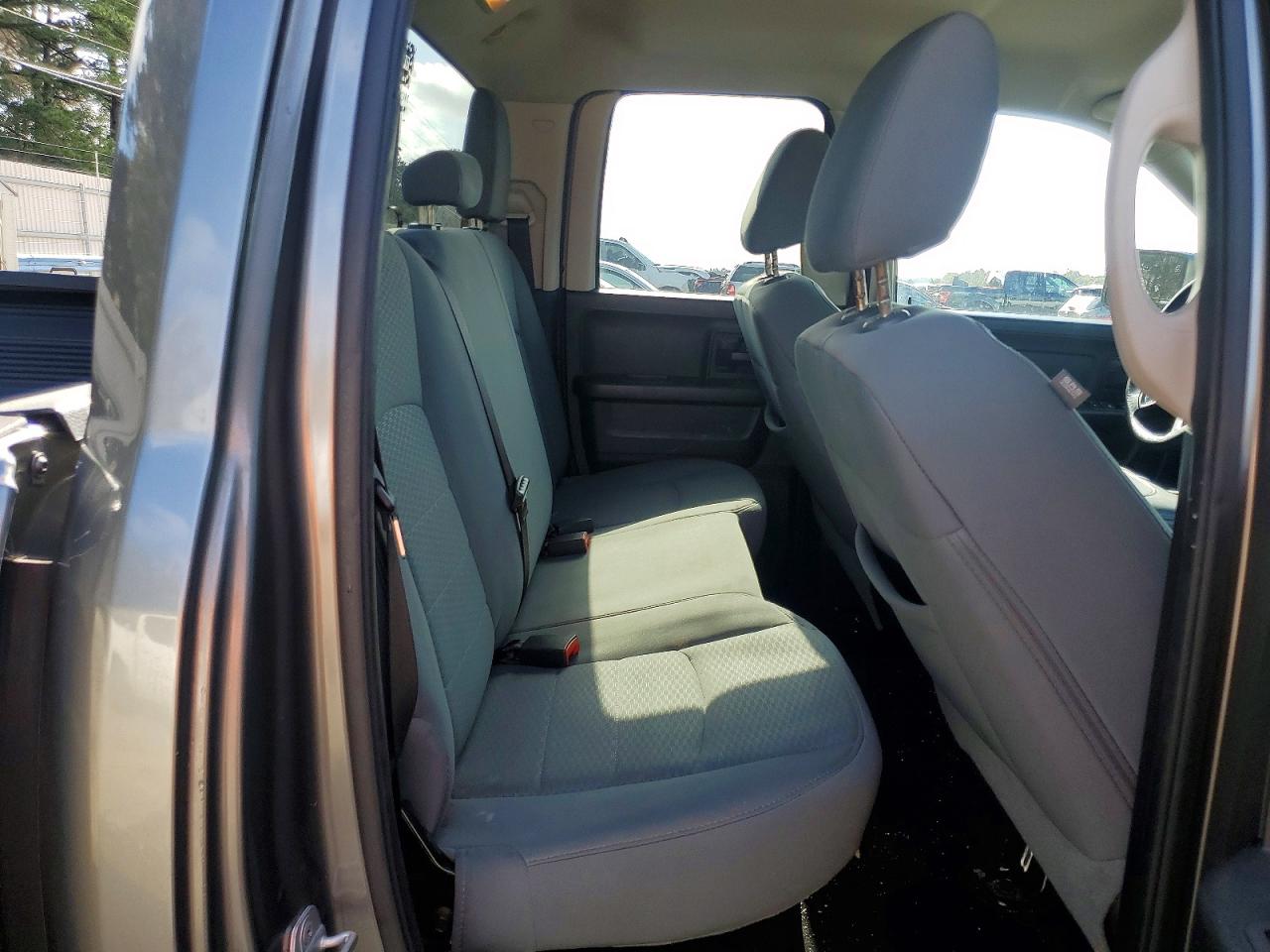 2013 RAM 1500 ST photo 10