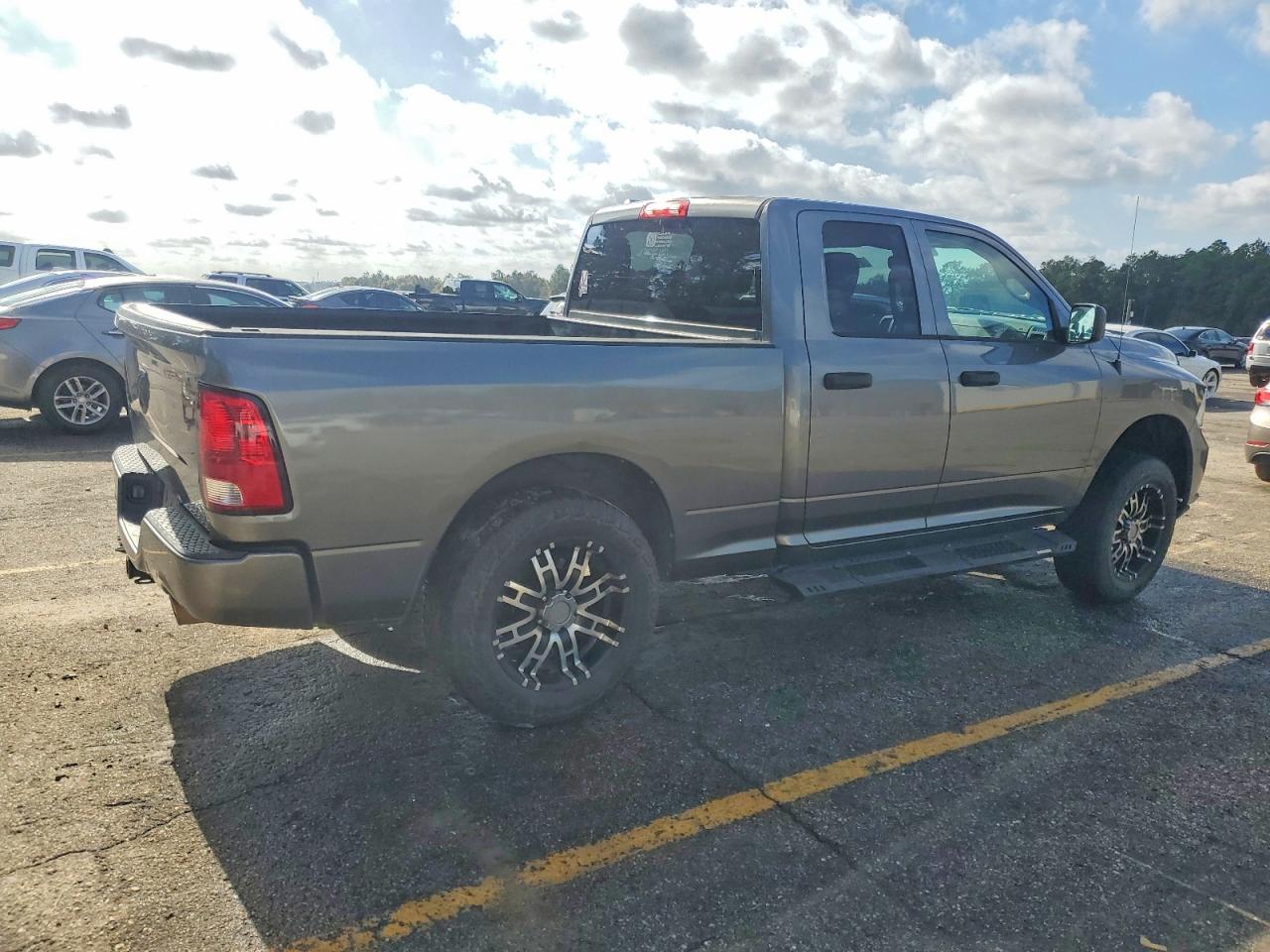 2013 RAM 1500 ST photo 3