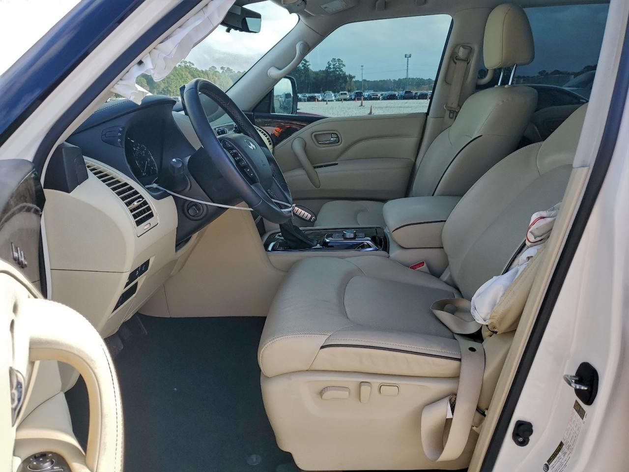 2022 INFINITI QX80 LUXE photo 13