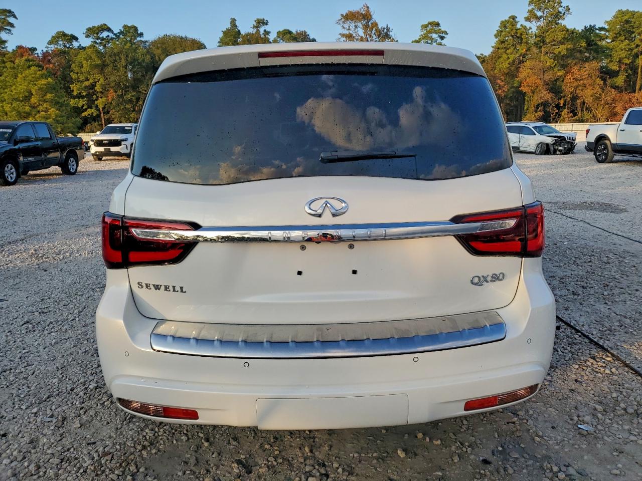 2022 INFINITI QX80 LUXE photo 11