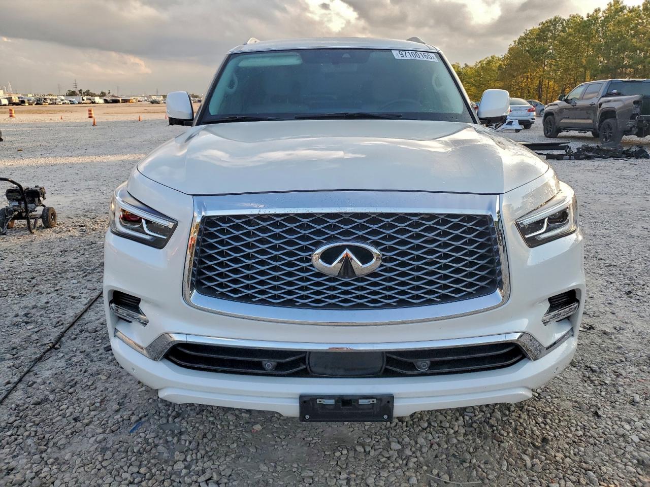 2022 INFINITI QX80 LUXE photo 9