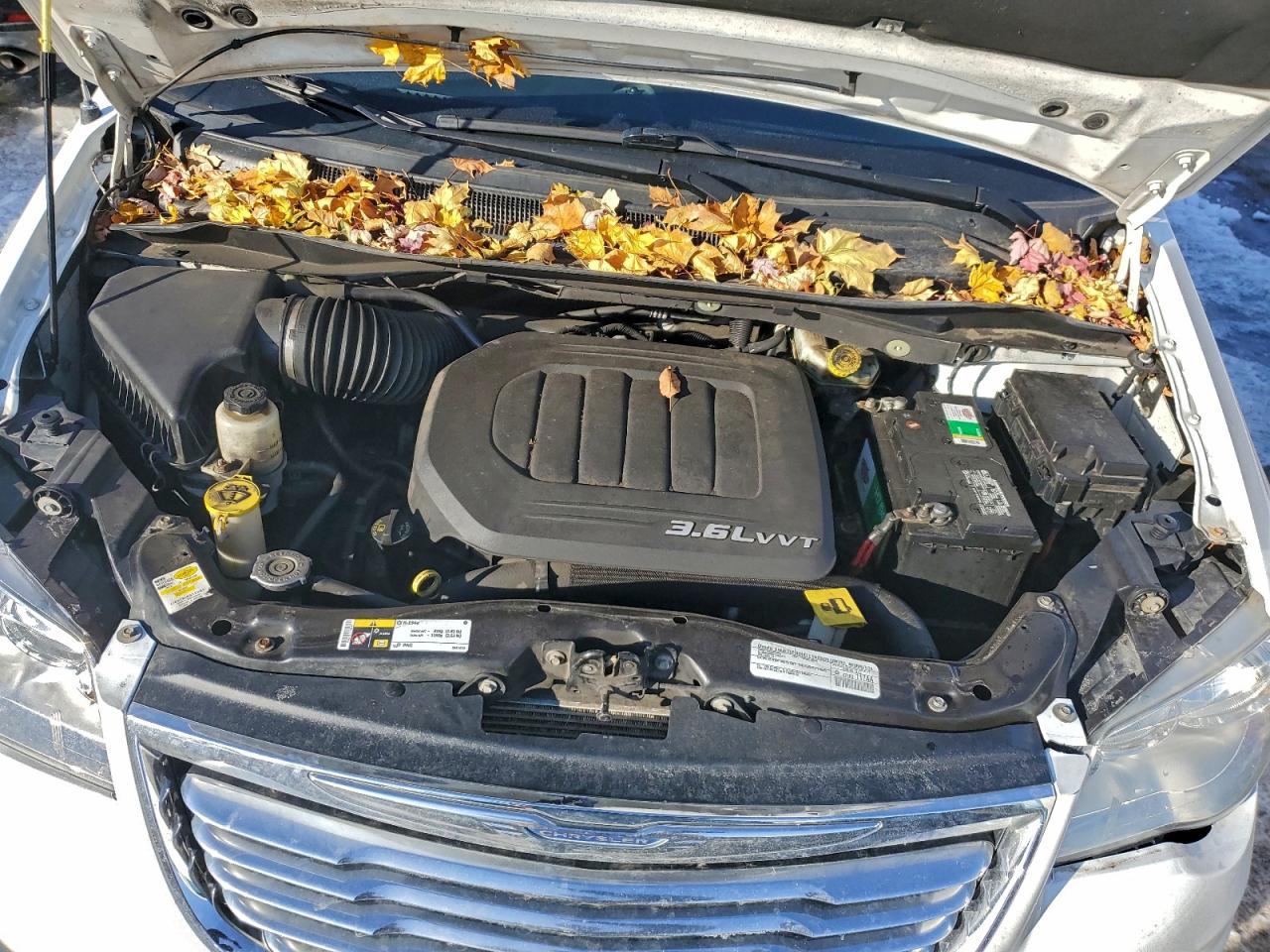 2015 CHRYSLER TOWN & COUNTRY TOURING L photo 23
