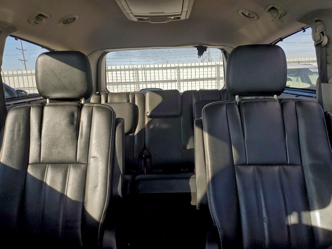 2015 CHRYSLER TOWN & COUNTRY TOURING L photo 19