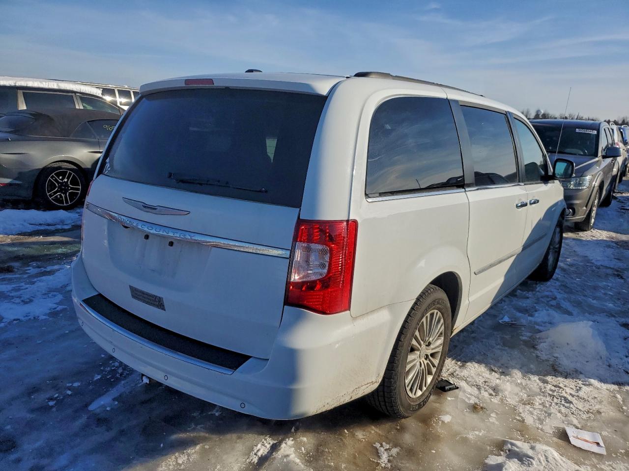 2015 CHRYSLER TOWN & COUNTRY TOURING L photo 5