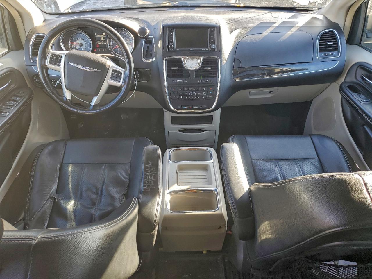 2015 CHRYSLER TOWN & COUNTRY TOURING L photo 15