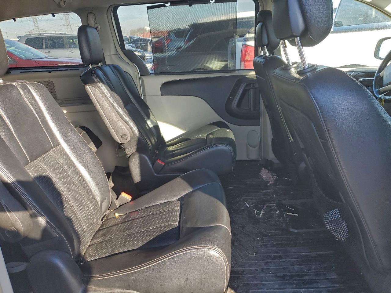 2015 CHRYSLER TOWN & COUNTRY TOURING L photo 21