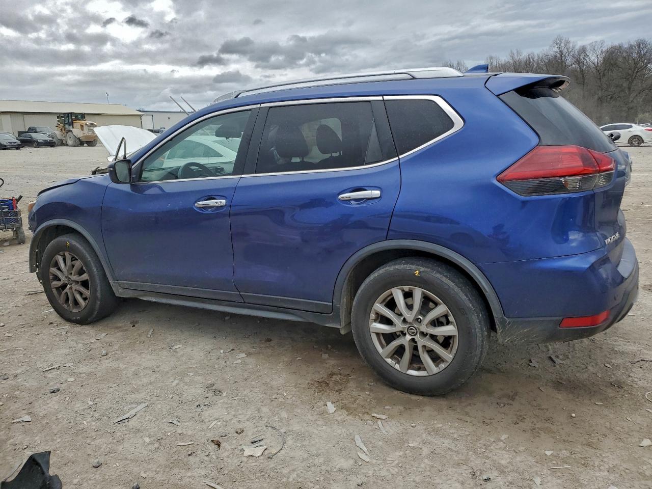 2019 NISSAN ROGUE S photo 2
